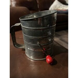 Vintage Bromwell's Measuring Flour Sifter Red Wood Knob 3 Cup Tin Hand Crank USA